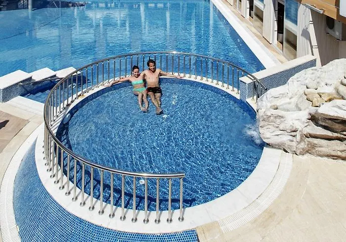 阿雷耶克娄巴特拉公寓酒店 4* 阿拉尼亚